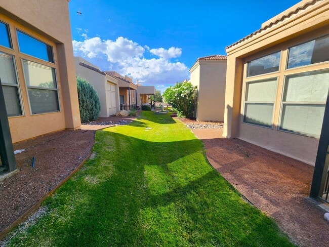 Building Photo - Del Prado Village!!