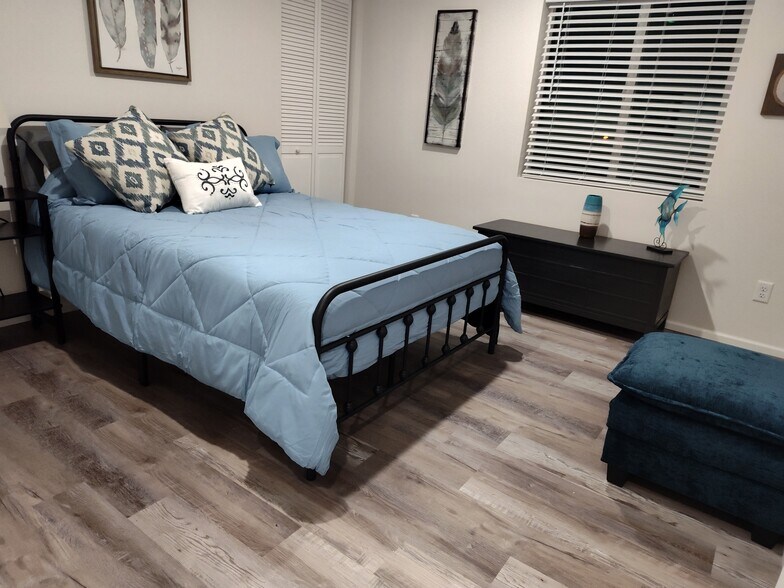 2nd bedroom - 3039 SE Dune Ave