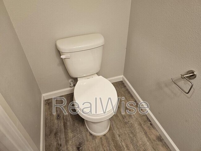 Building Photo - 5724 NE 58th Way