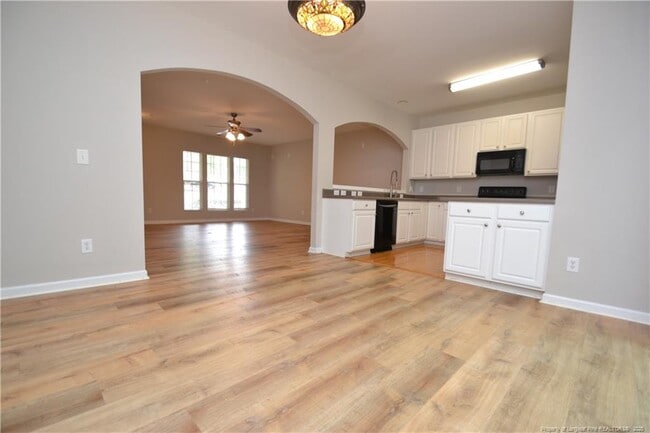 Building Photo - 600 Walnut Woods Dr