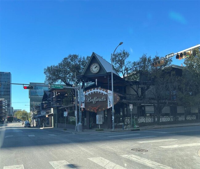 Building Photo - 505 W 7th St