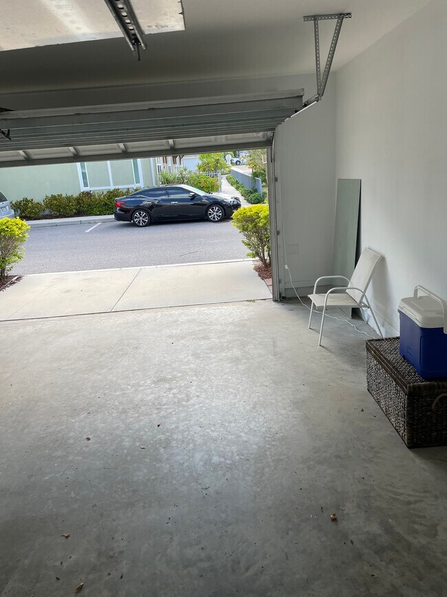 Building Photo - 118 N Fredrica Ave