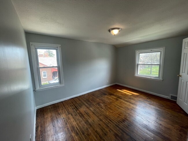 Building Photo - 15285 Hazelridge St