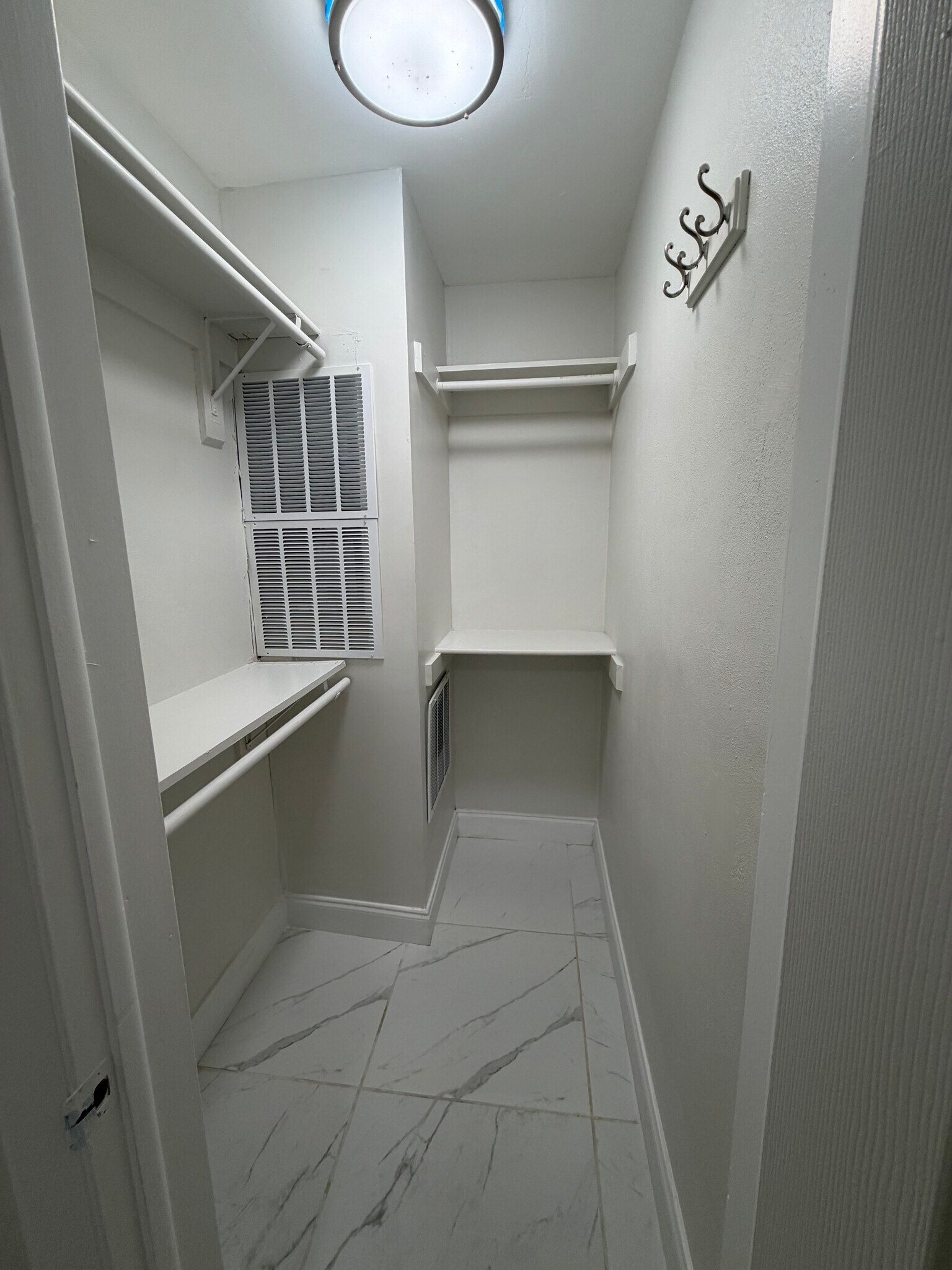 Building Photo - 815 SW 5th Ct