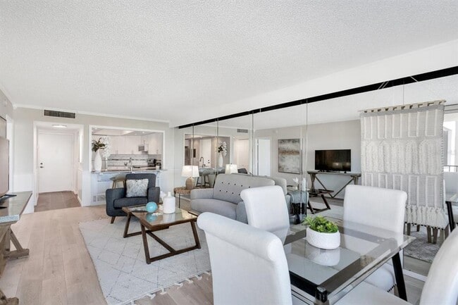 Building Photo - 6295 Bahia Del Mar Cir