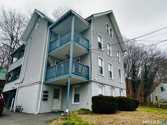 Building Photo - 49 Pleasant St