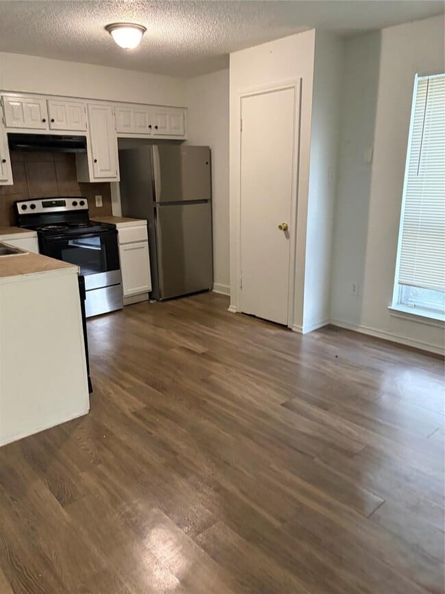 Building Photo - 8503 Colony Loop Dr
