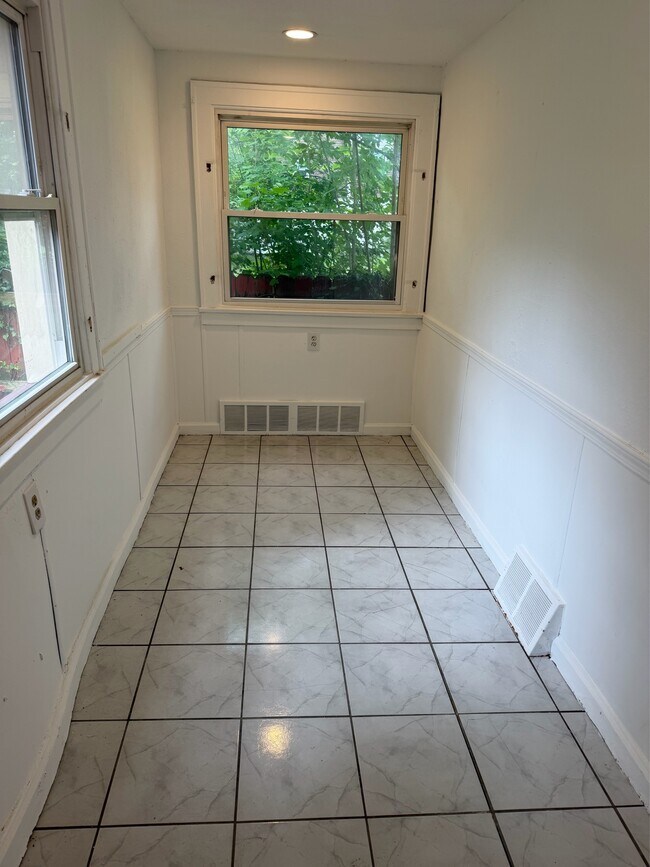 Building Photo - 3724 Hillman St