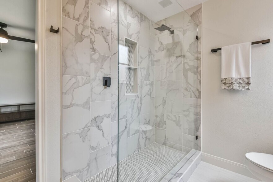 Building Photo - 2718 Foliage Green Dr