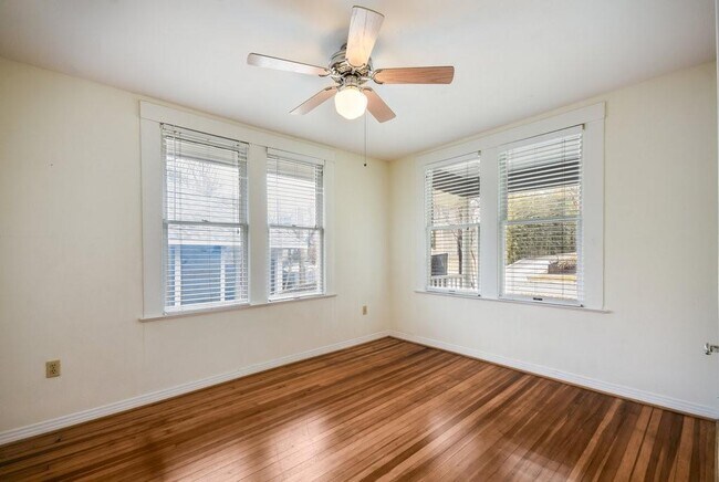 Building Photo - 609 Harthan St