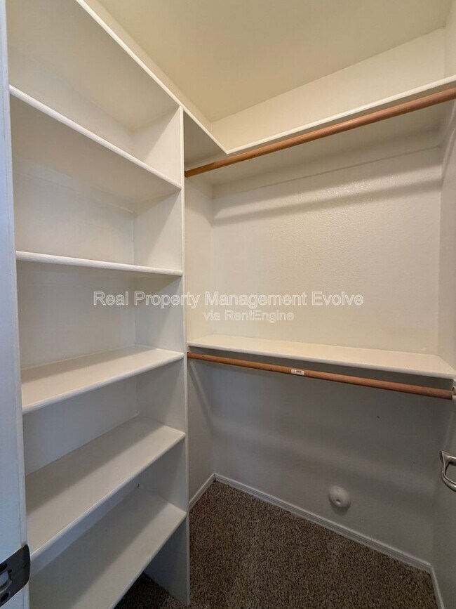 Building Photo - 3454 E Juanita Ave