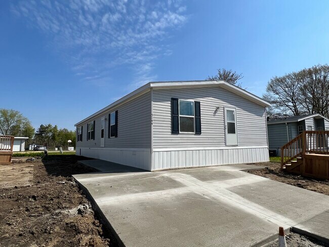 Building Photo - 5144 Chantelle Dr