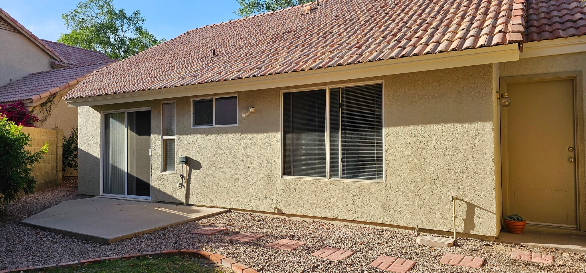 Building Photo - 3851 E Kent Dr