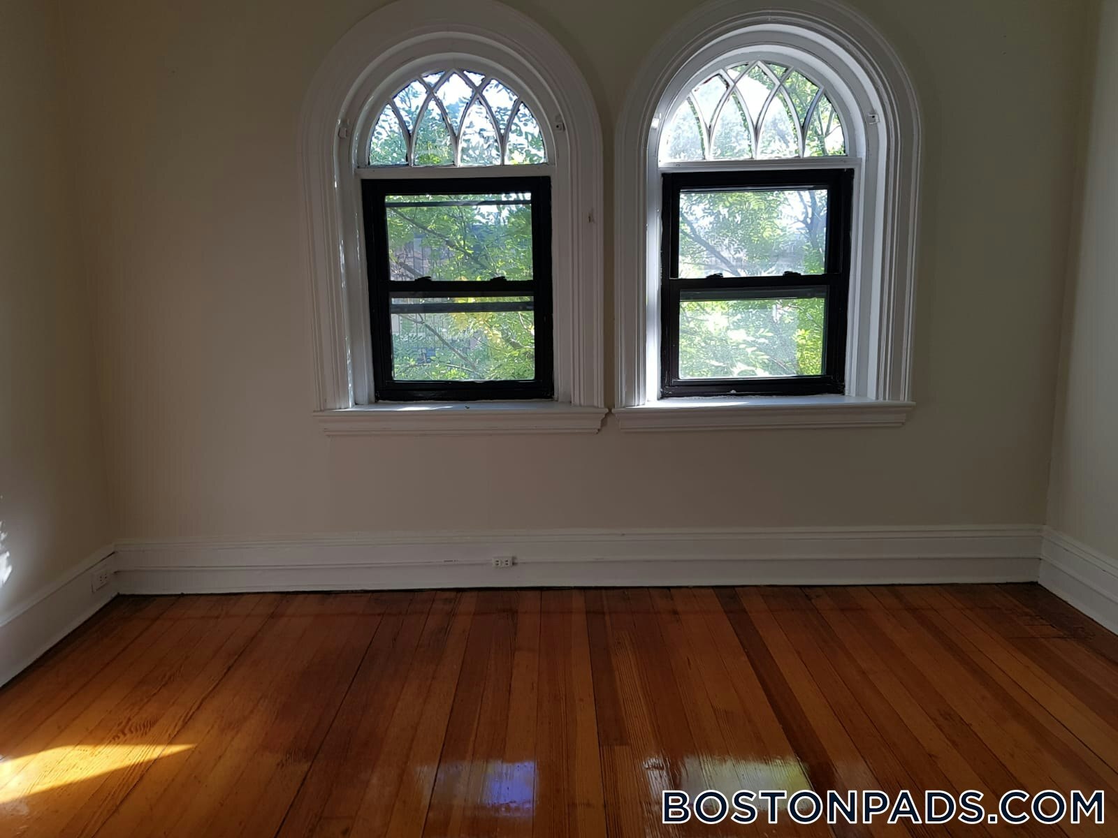 Building Photo - 533 Newbury St