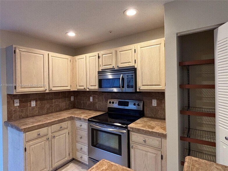 Building Photo - 9366 Arborwood Cir