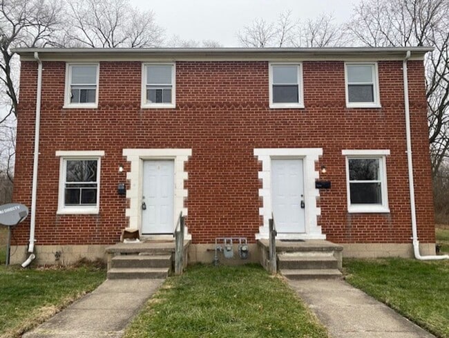 Building Photo - Welcome to this charming two-bedroom, one-bathroom double in the heart of Springfield, OH+