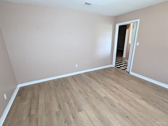 Building Photo - 7415 Lillie Ln