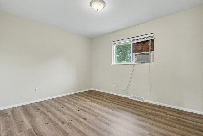 Building Photo - 1731 Auburn Dr
