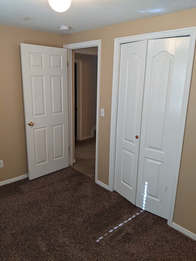 Building Photo - 387 E 3550 N