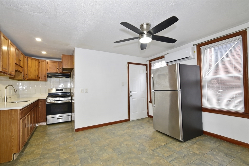Building Photo - 48 Monadnock St