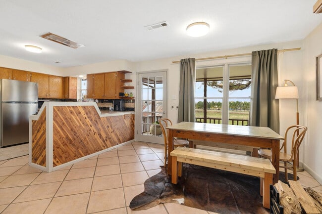 Building Photo - 17097 Lake Sequoyah Dr