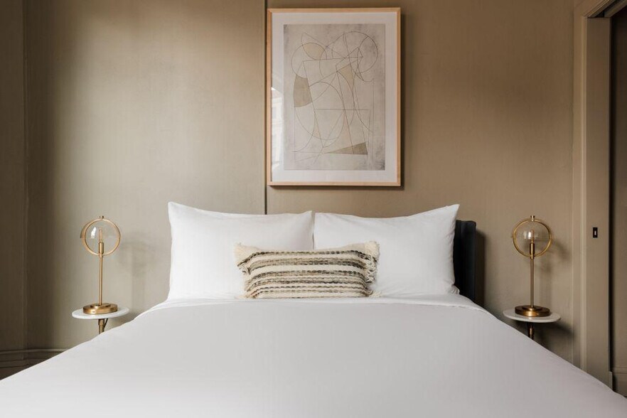 Building Photo - 505 E Travis St