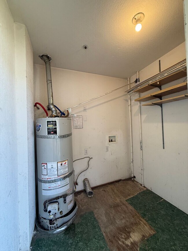 Building Photo - Centrally Located Las Palmas Upstairs Cond...