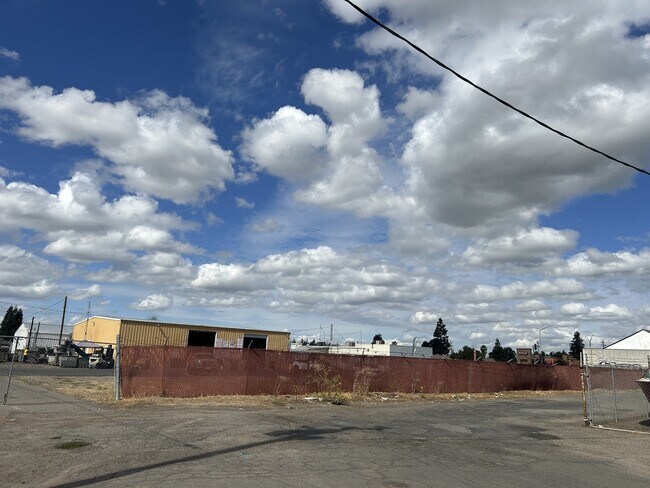 Building Photo - 2800 Ross Ave
