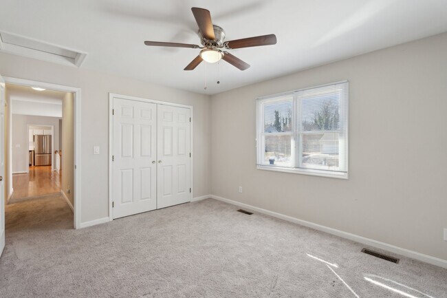 Building Photo - 17 S Pointe Ln