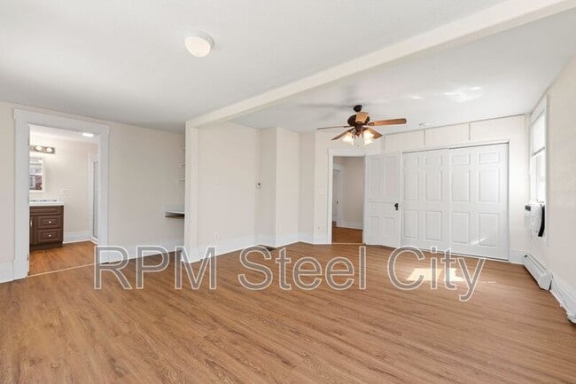 Building Photo - 2125 N Grand Ave