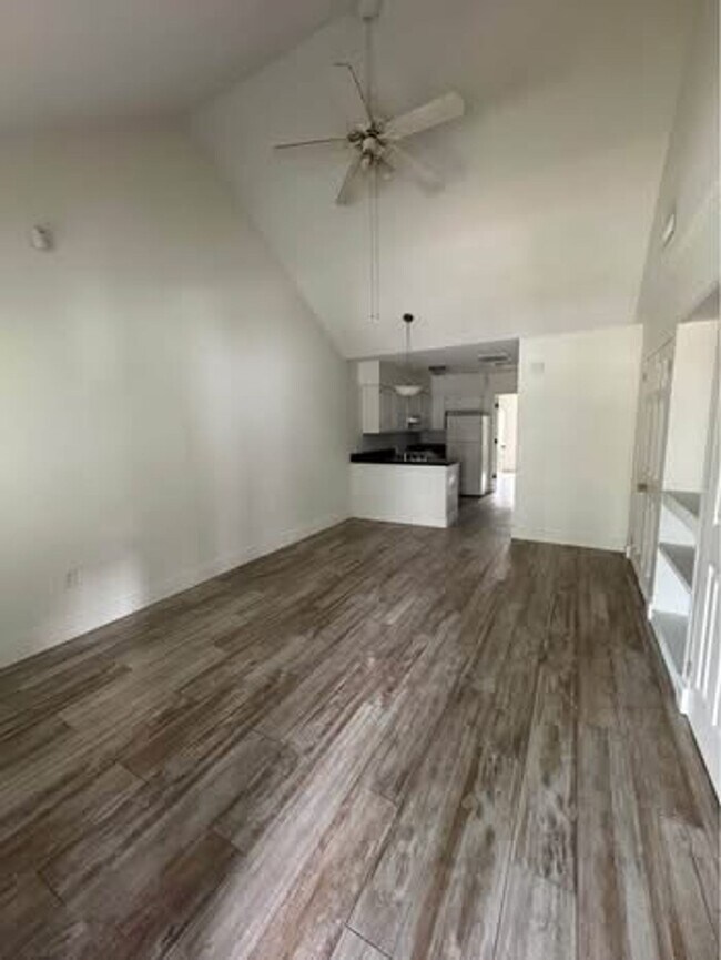 Building Photo - Large One Bedroom Across from the Beach in...