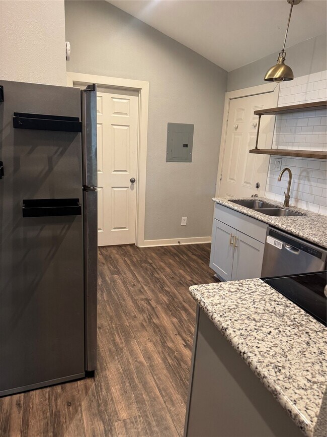 Building Photo - 4630 Woodside St