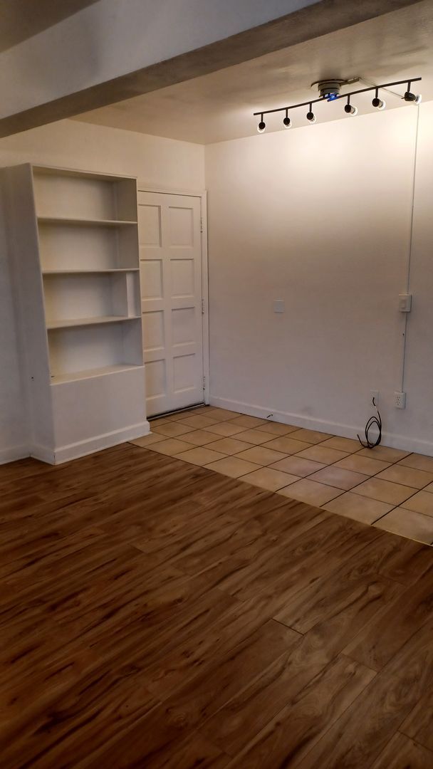 Building Photo - Single Level, Ground Floor, 3 Bed/1 Bath A...