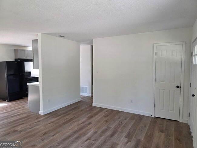 Building Photo - 309 E 3rd St