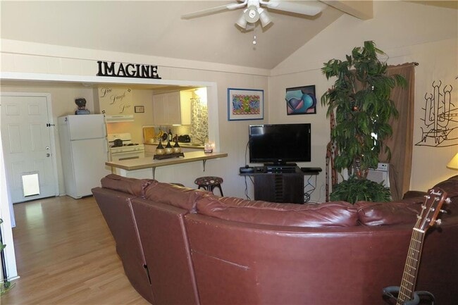 Building Photo - 1310 Pine St