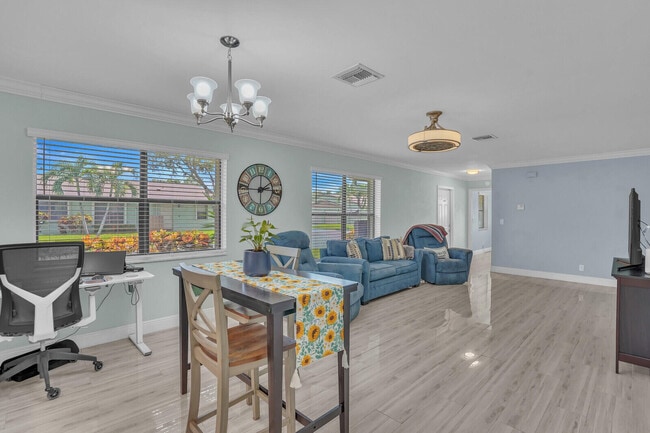 Building Photo - 1737 Palmland Dr