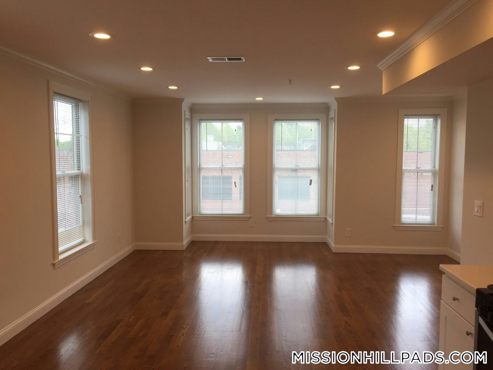 Building Photo - 2747 Washington St