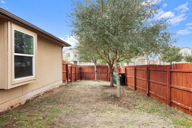 Building Photo - 101 Song Sparrow Cv