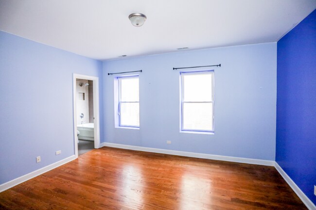Building Photo - 2043 W Arthur Ave