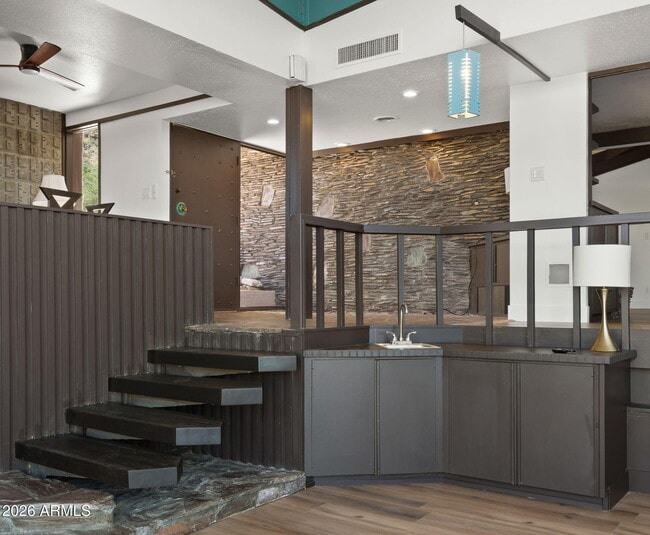 Building Photo - 6102 E Quartz Mountain Rd