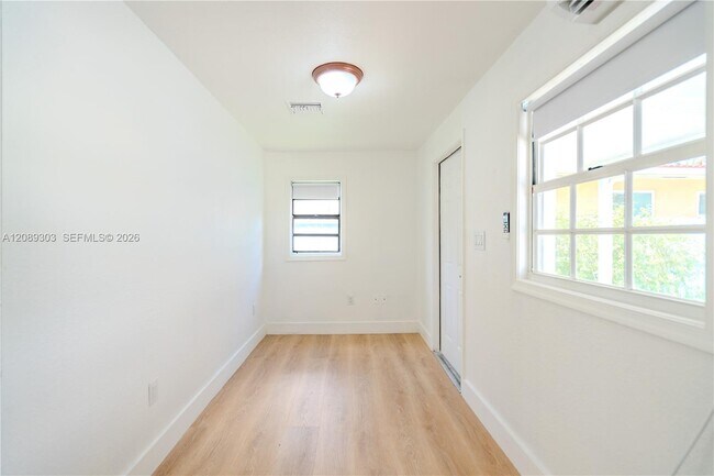 Building Photo - 27 SW 55th Avenue Rd