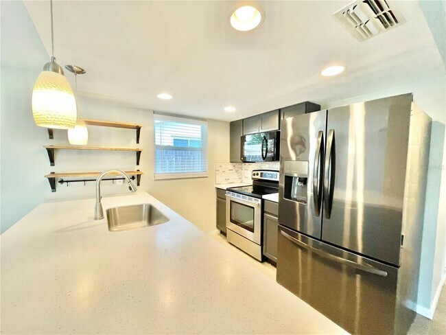 Building Photo - 9011 Ledgestone Ln