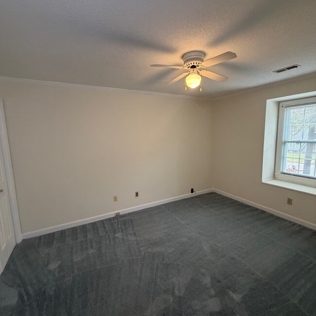 Building Photo - 3208 Ellsworth Dr