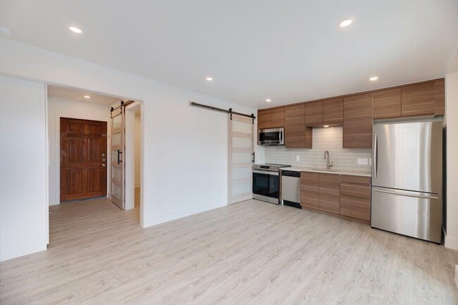 Building Photo - 1214 Barton Hills Dr