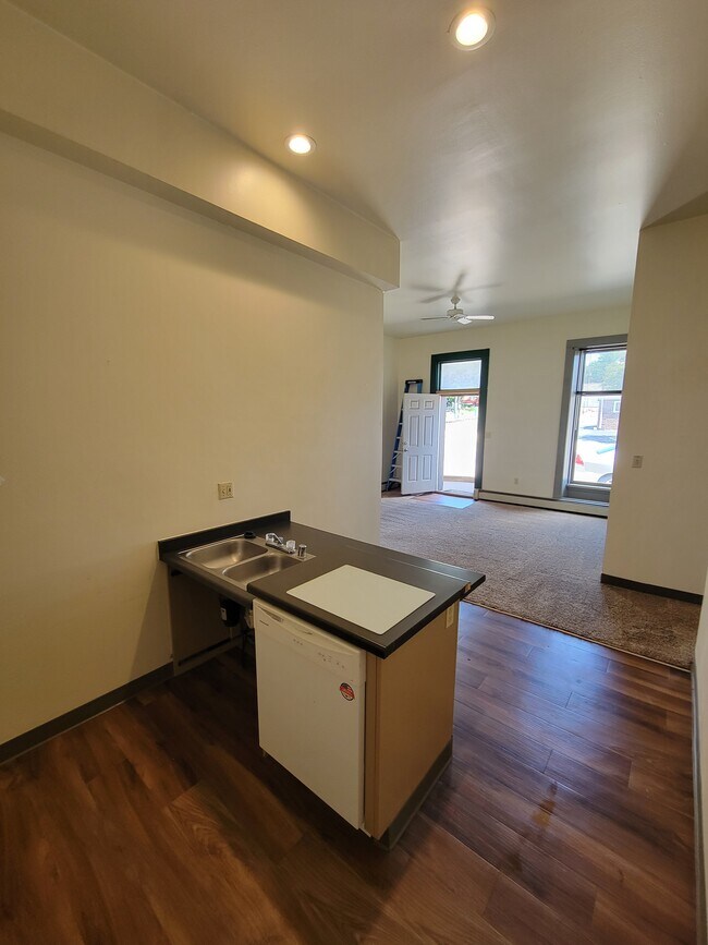 Building Photo - 103 N Wisconsin St