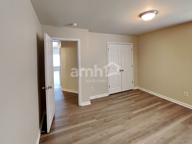 Building Photo - 935 Legacy Park Rd