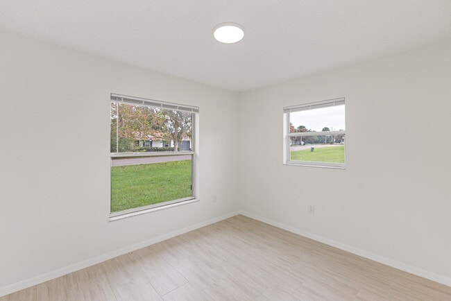 Building Photo - 102 Cricket Hollow Ln