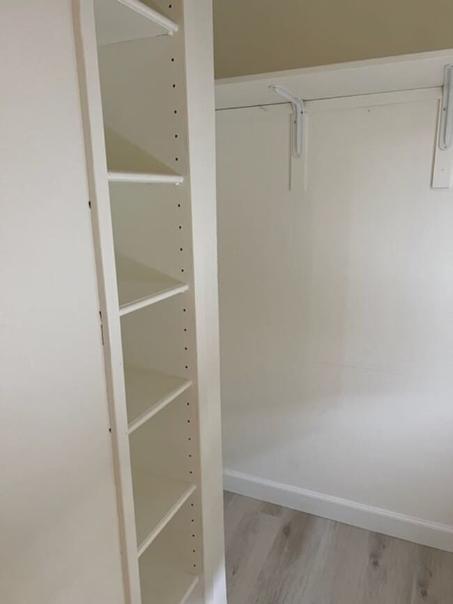 Building Photo - Great One Bedroom Condo Golden Oaks Monterey