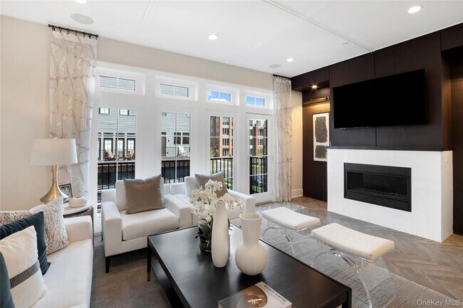 Building Photo - 350 Horseman Blvd