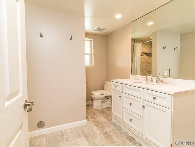 Building Photo - Moanalua Gardens 2BR/1.5Ba w/ 2 Parking